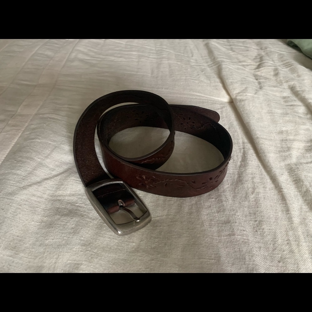 Brown leather belt - flower detail